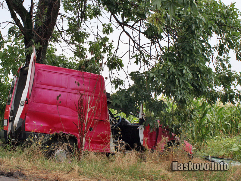 Пострадалите са били в пикапа