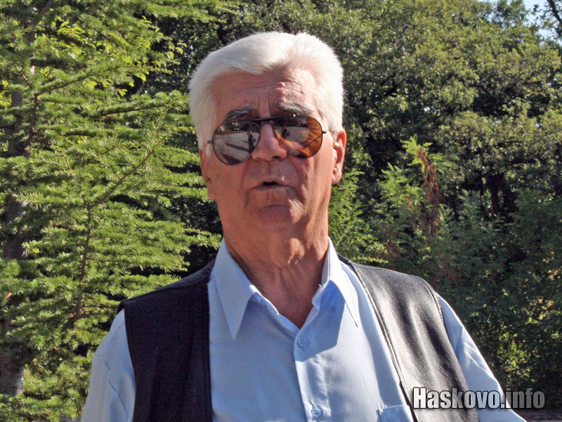 Събарят екрана на лятното кино в Хасково