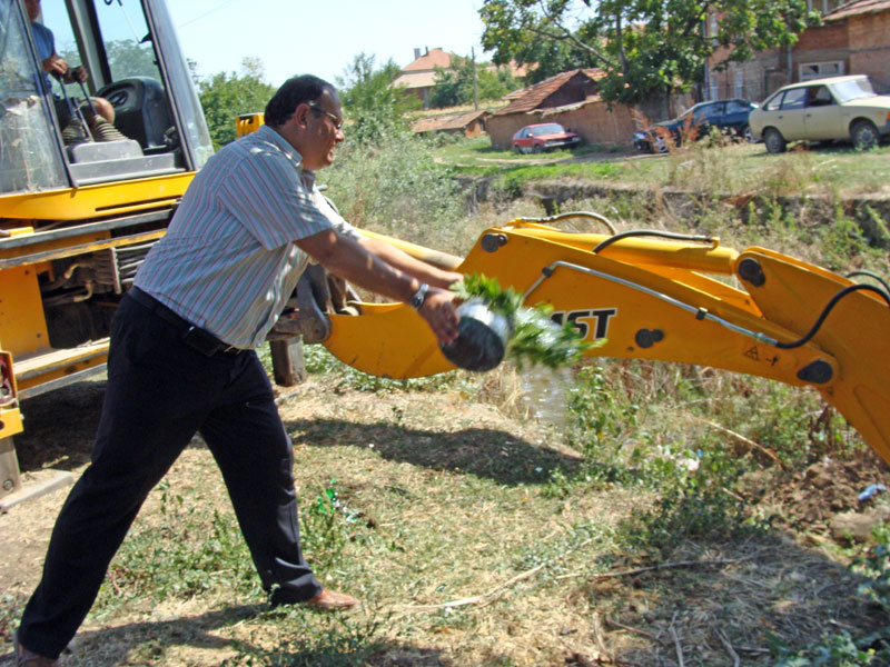 Първа копка на коритото на реката