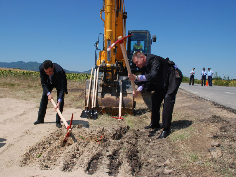 Първа копка на ремонта на пътя Хасково- Минерални бани Първа копка на ремонта на пътя Хасково- Минерални бани