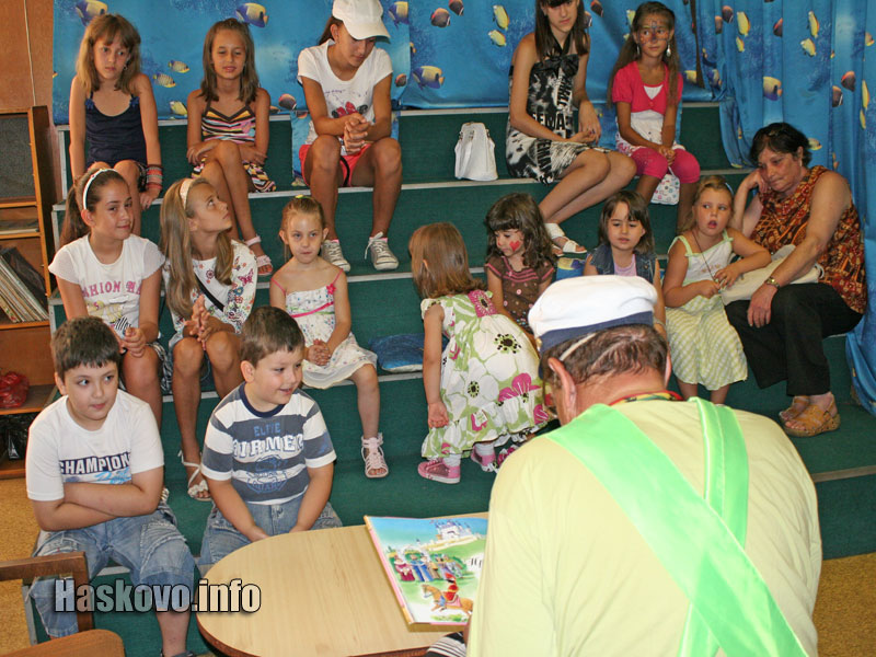 Детски празник в библиотеката Детски празник в библиотеката