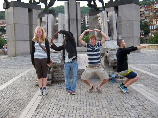 Доброволци