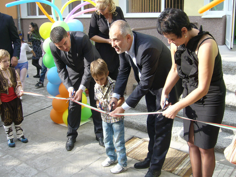 Тотю Младенов