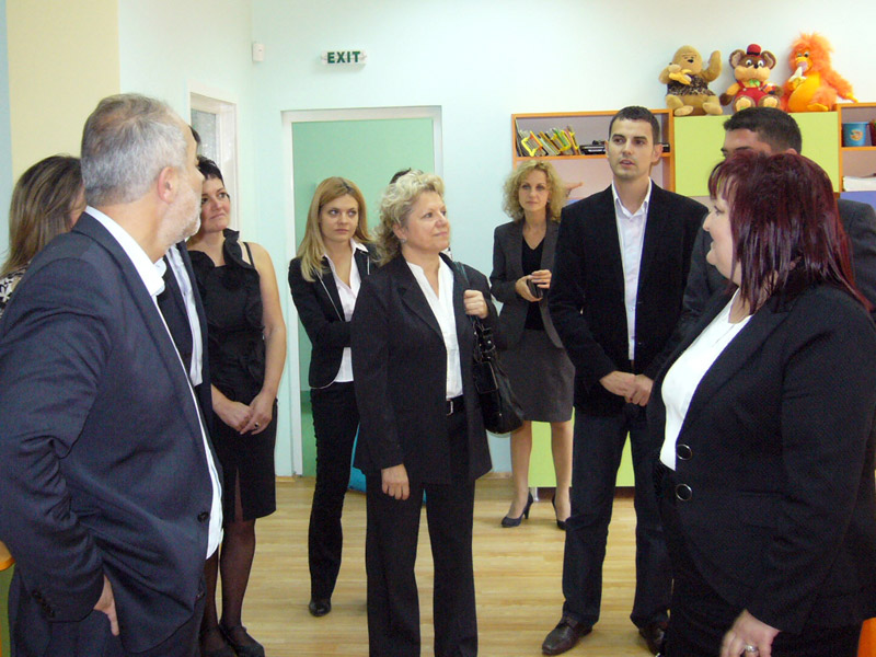 Тотю Младенов