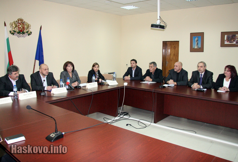 Кръгла маса с участието на Томислав Дончев