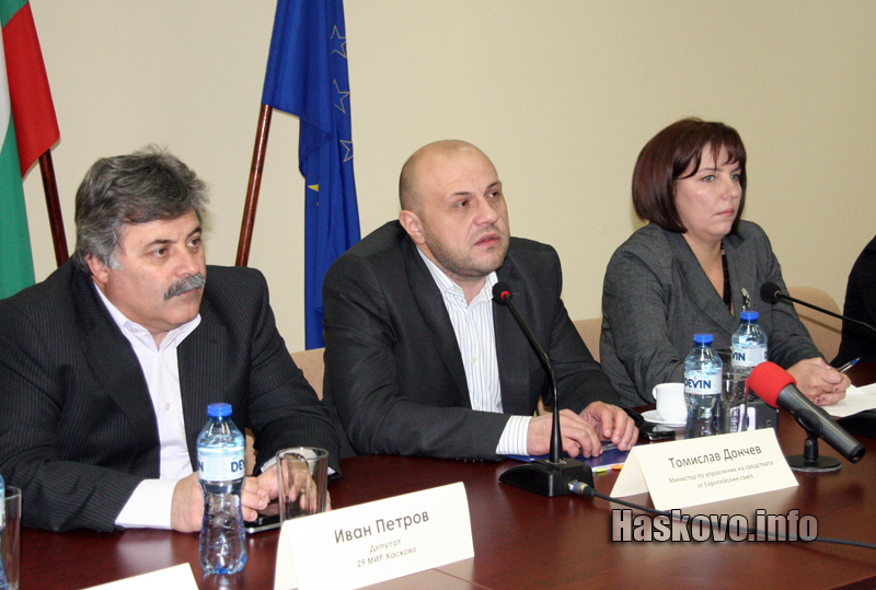 Томислав Дончев участва в кръгла маса в Хасково