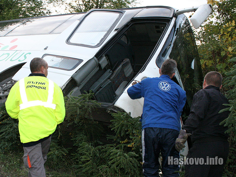 Катастрофа с обърнат автобус