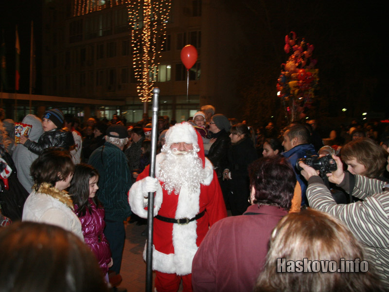 Запалването на светлините на елхата Запалването на светлините на елхата