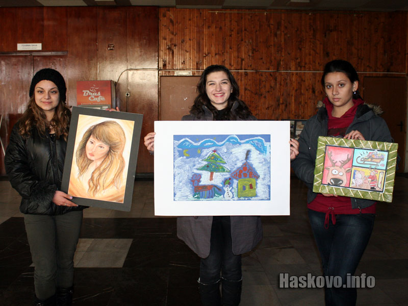 Картини от изложбата