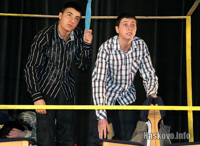 Младежки театър Младежки театър