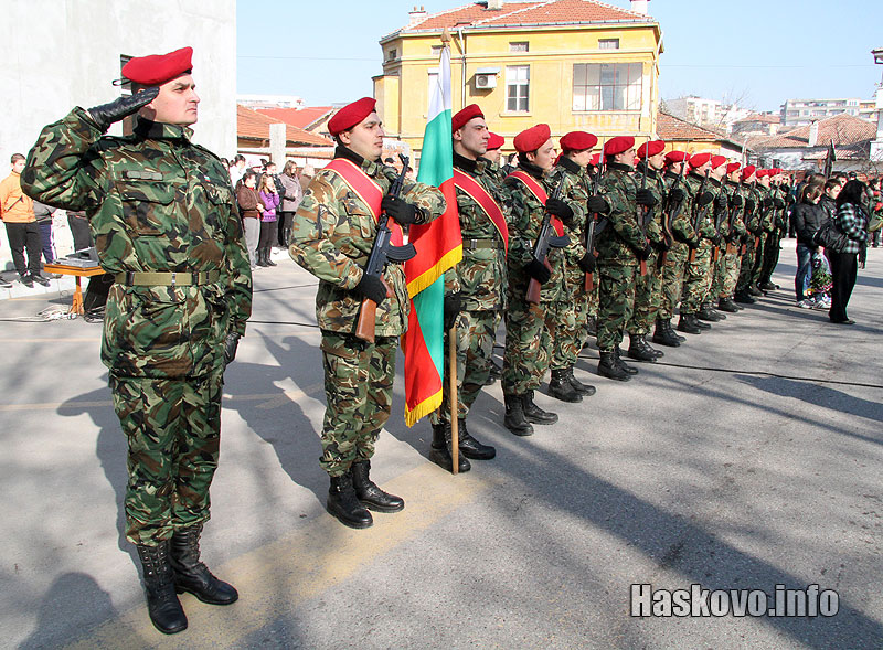 Поднасянето на венци и цветя