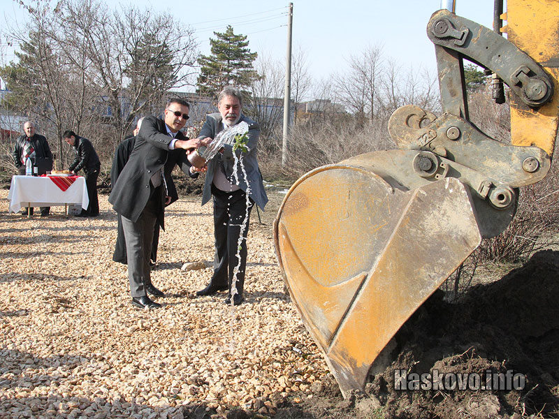 Първа копка за Технополис на метри от Техномаркет