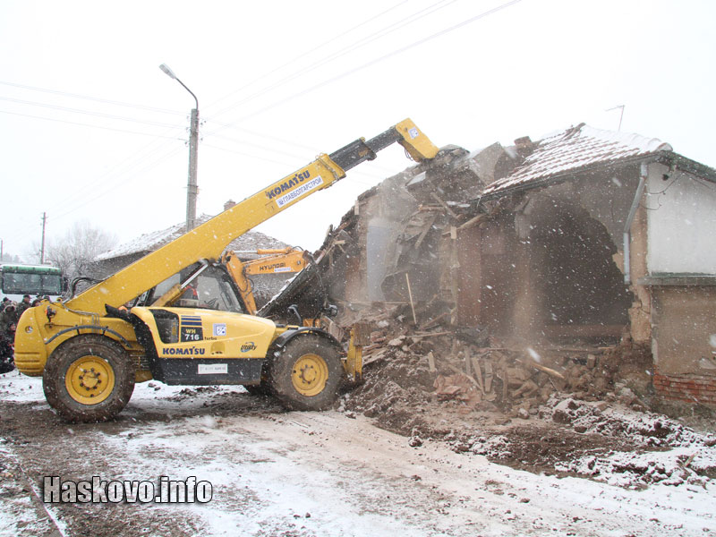 Разчистиха къщата на баба Тянка