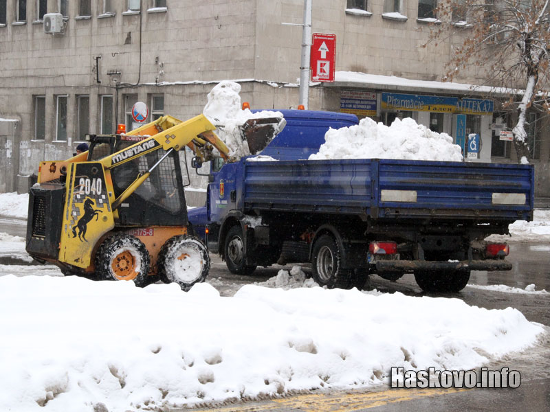 Снегопочистване в Хасково