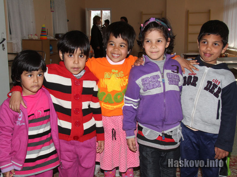 Децата, настанени в приемните семейства в Динево