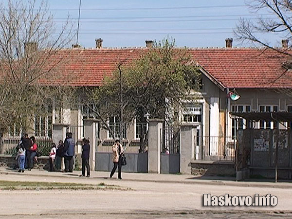 Училището в село Бисер