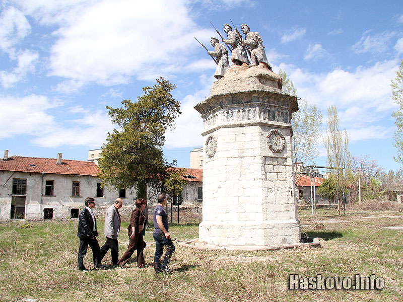 Паметникът