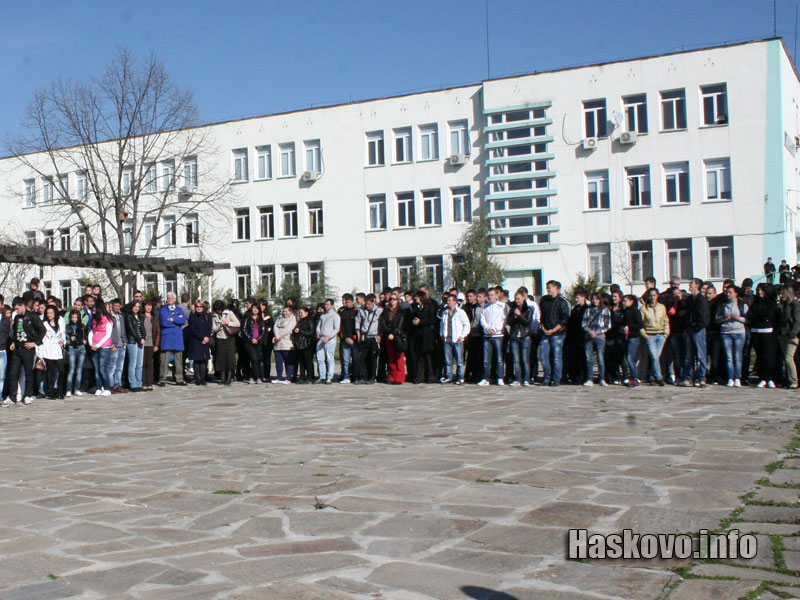 Засаждането на дръвчетата Засаждането на дръвчетата