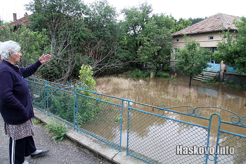 Кризисният щаб посети рискови места