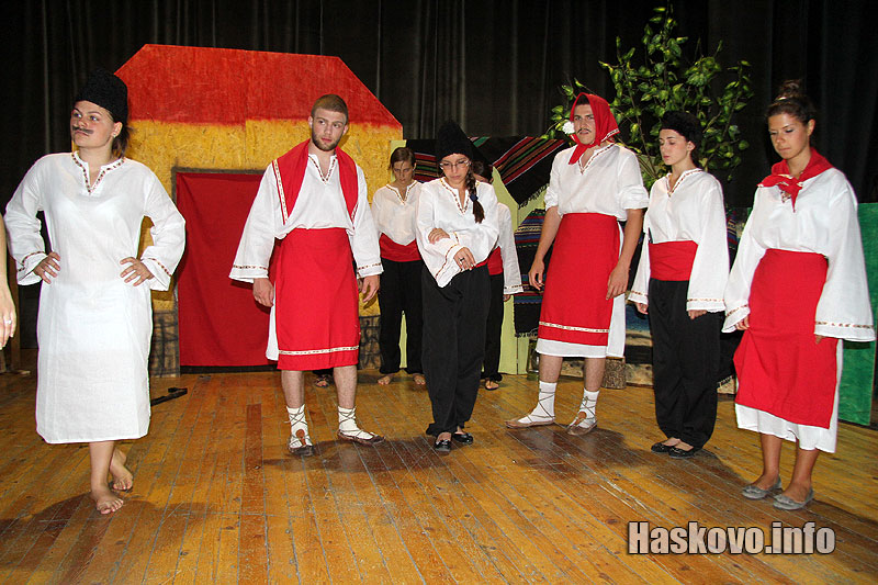 Младежки театър