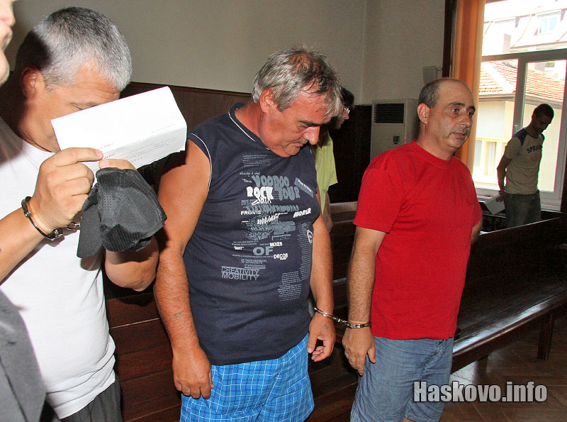 Тримата задържани