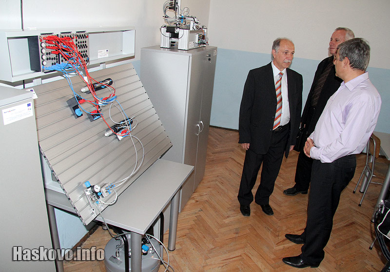 Откриването на кабинетите