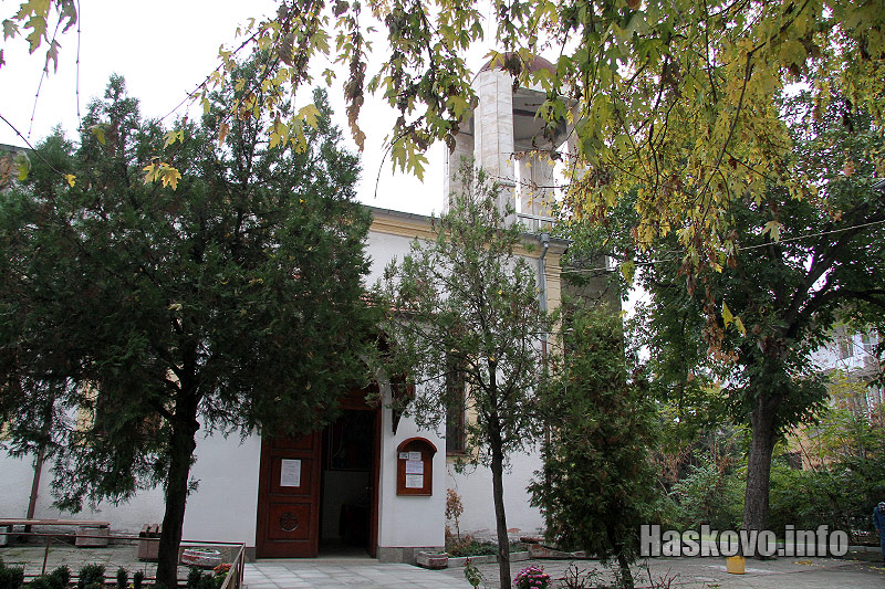 Почина патриарх Максим