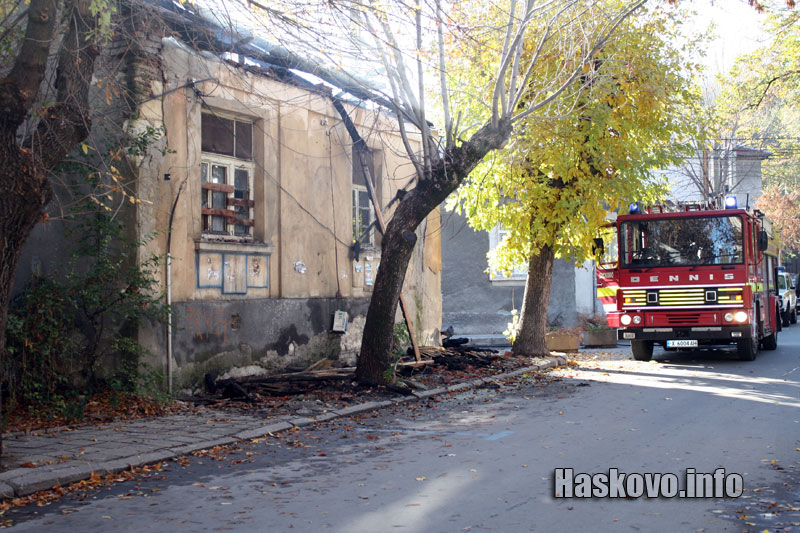 Изгорялата къща на ул. Враня в Хасково