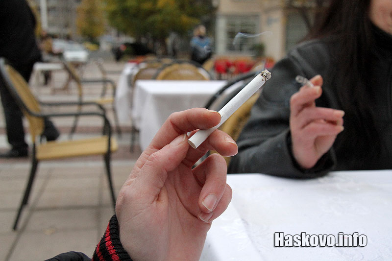 Протестиращи пушачи, архив