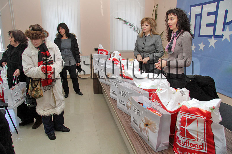 Помощ за Коледа