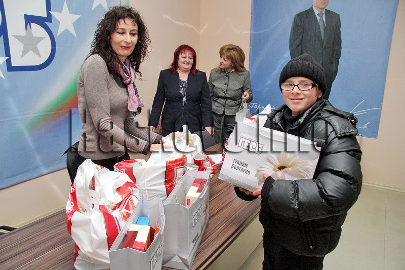 Помощ за Коледа