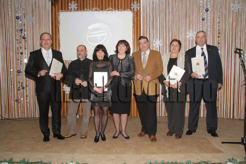 Коледният бал