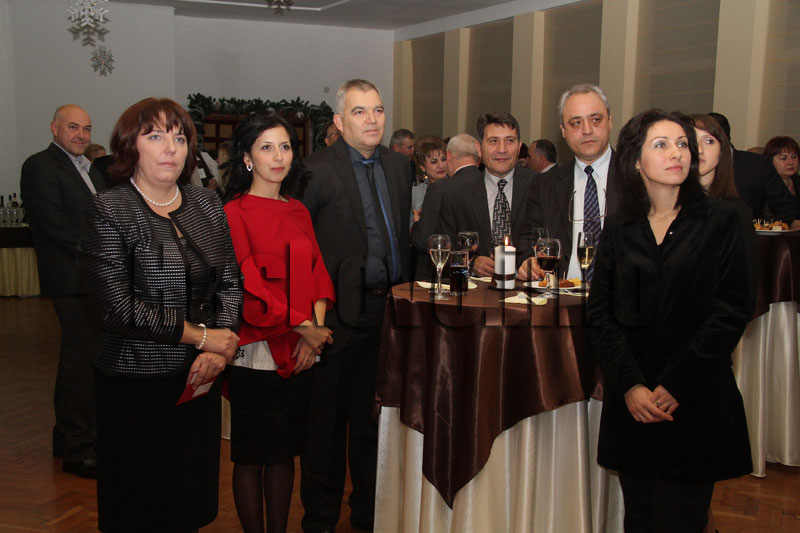 Коледният бал Коледният бал