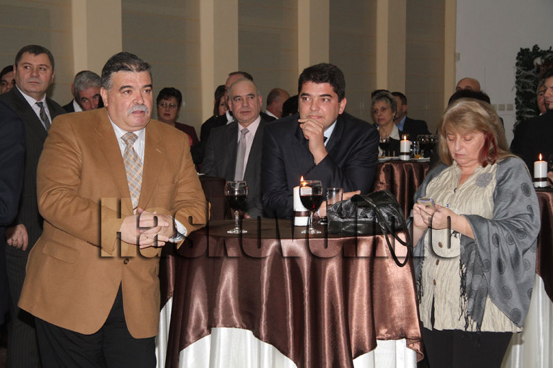 Коледният бал Коледният бал