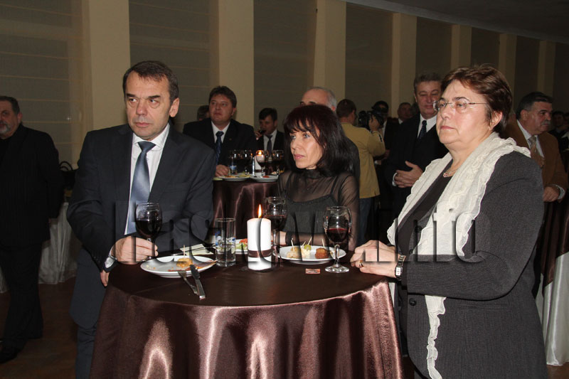 Коледният бал Коледният бал