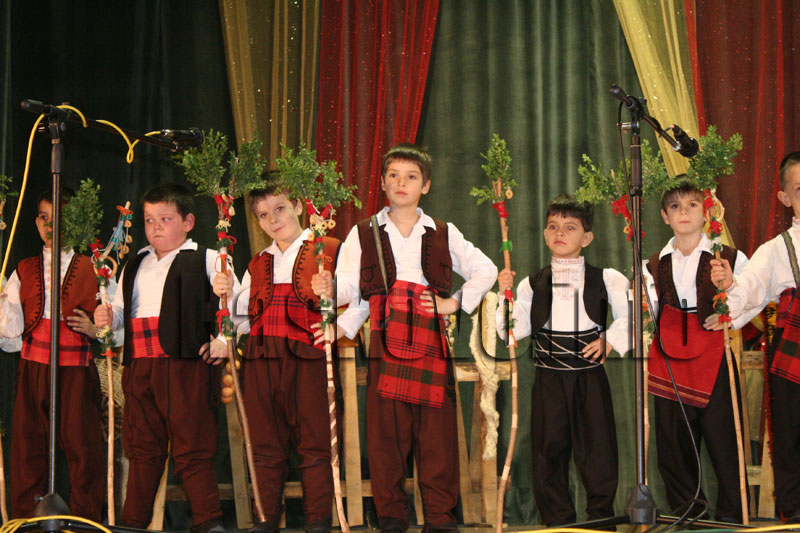 Спектакълът Спектакълът