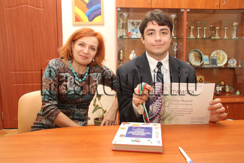 Георги Мирчев и една от ръководителките му