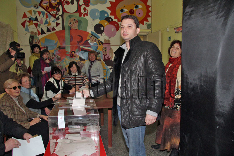 Делян Добрев