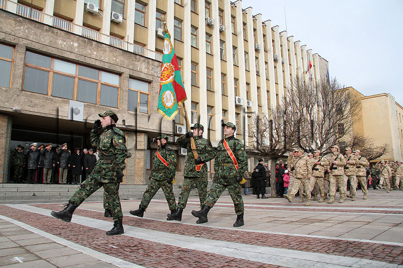 Военнослужещи