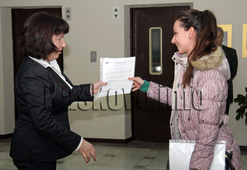 Млади висшисти