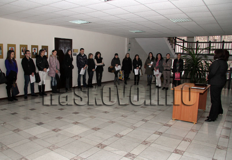 Млади висшисти