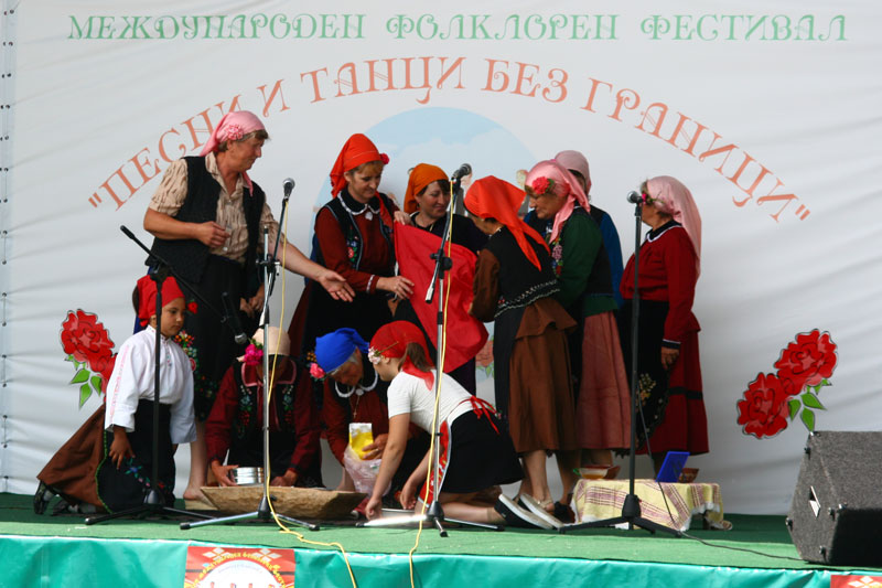 Фестивалът, архив