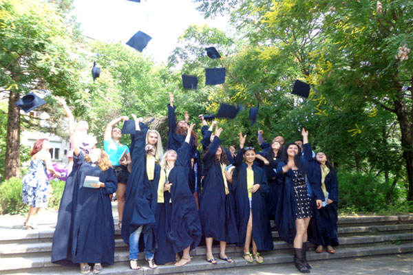 Завършващите