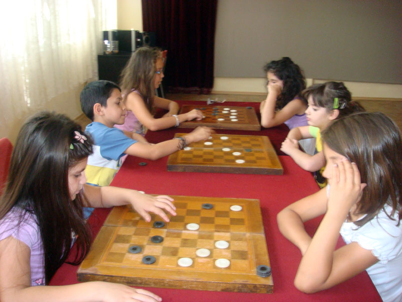 Весело лято