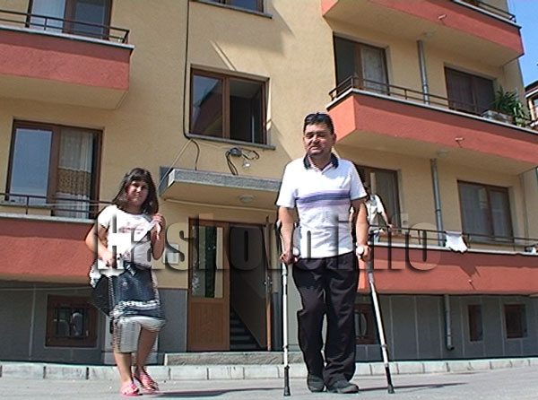 Вангел и Елисавета в ново жилище