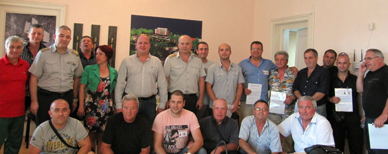 Доброволците