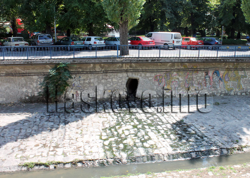 Следобед фекалиите бяха почистени