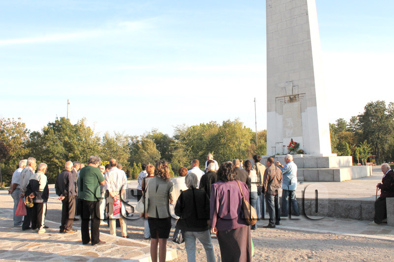 Братска могила