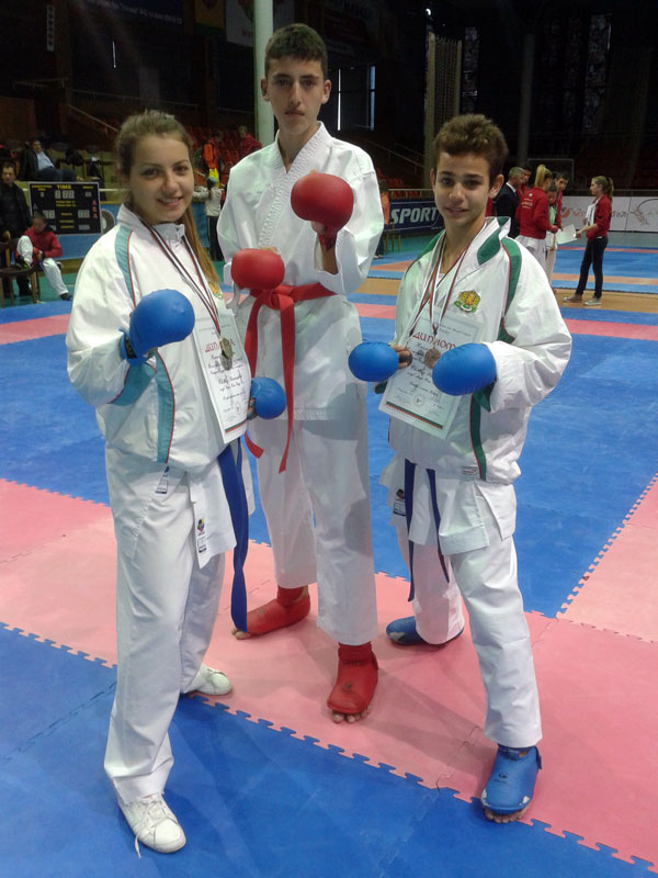 Каратистите