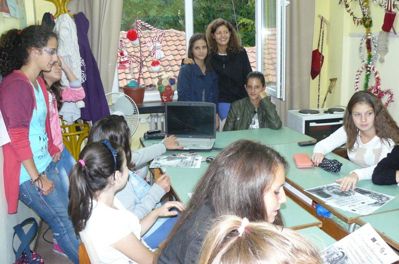 Младежки център